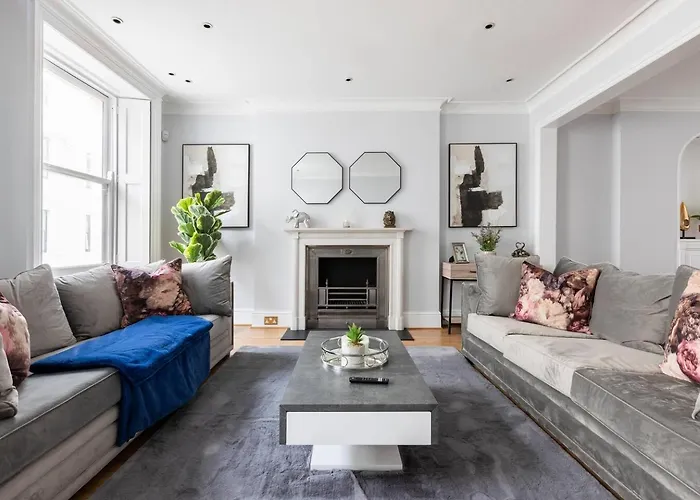 Townhouse Mansion By Buckingham Palace