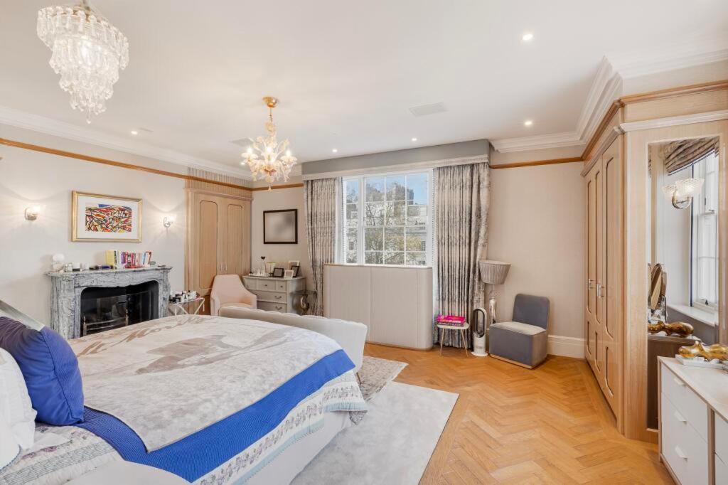 Townhouse Mansion By Buckingham Palace *